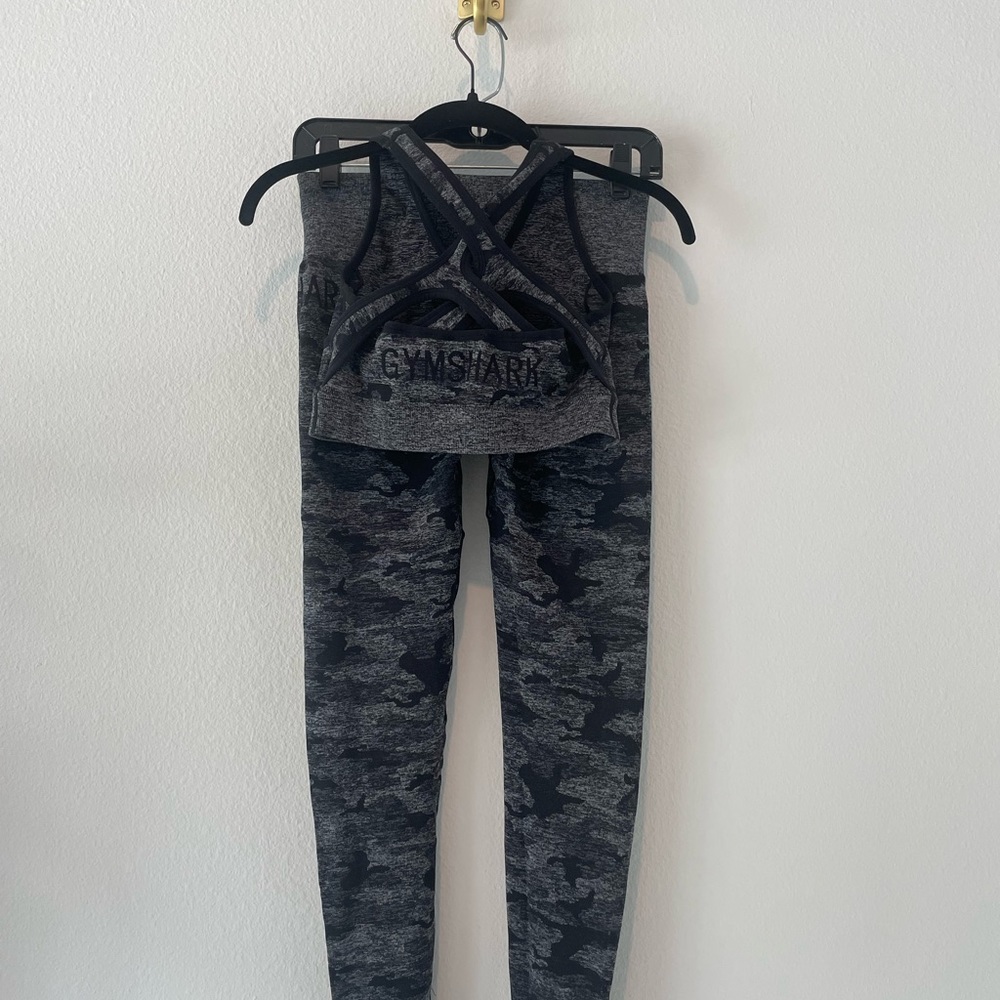 Gym Shark Adapt Camo sports bra - Picture 2 of 3